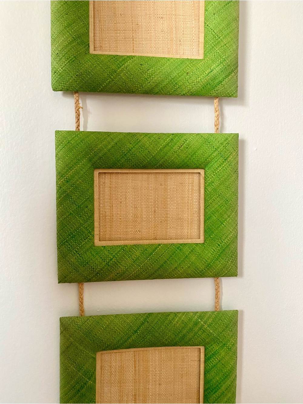 Boho Green Woven Straw Hanging Triple Picture Frame Natural Fiber Raffia